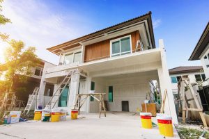 Så renoverar du ett hus och fixar uteplats smidigt